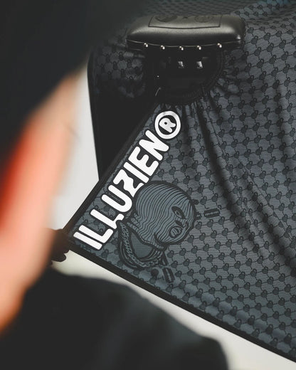 Illuzien Capes
